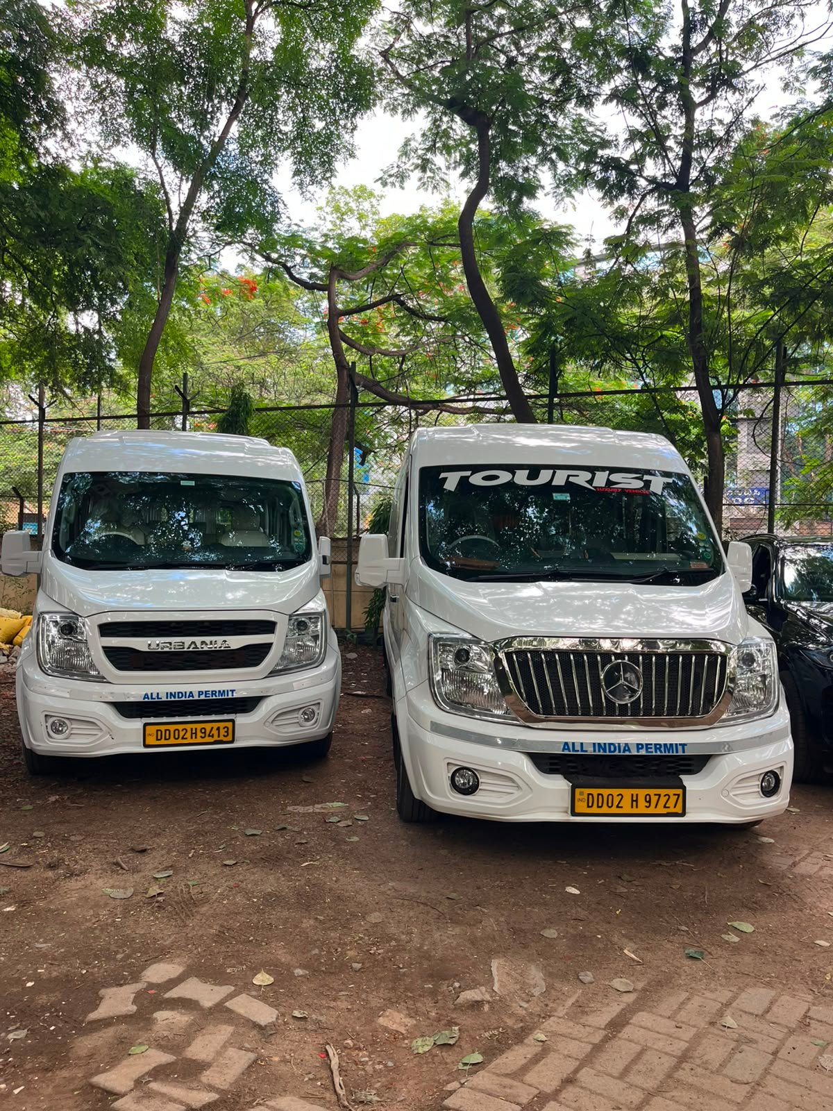 Force Urbania exterior, Velu Tour and Travel Services fleet